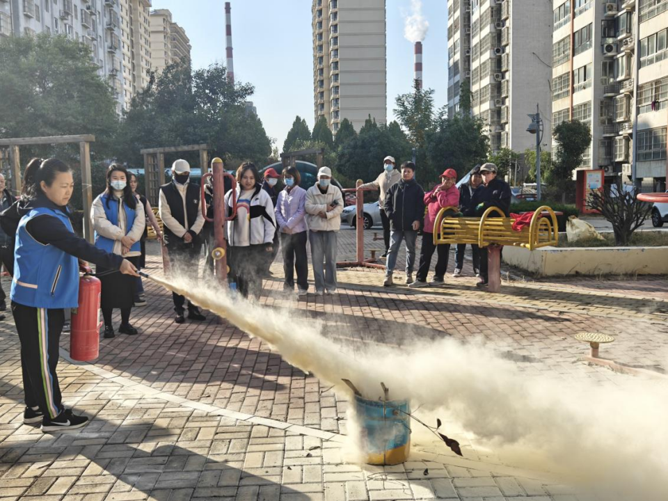 济宁市任城区南苑街道忠心闸社区开展冬季消防演练活动