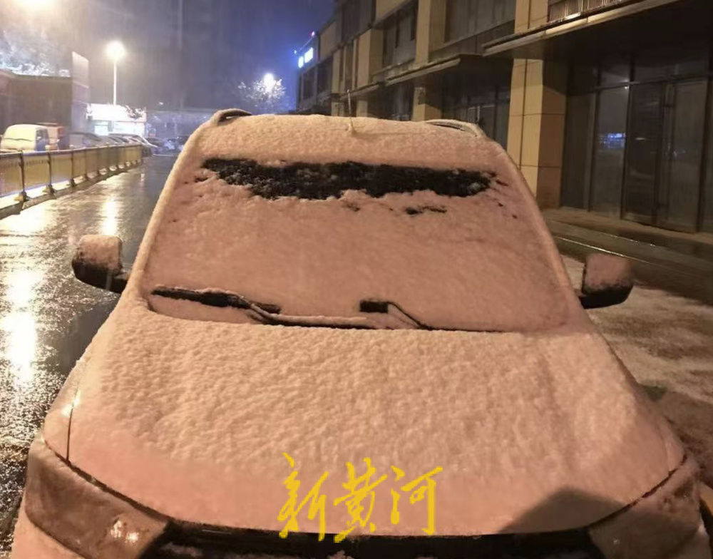 目前已出现小雪，济南发布局地道路结冰黄色预警信号